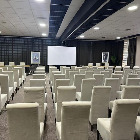 Garnet Hotel & Event Centar Ruma Exterior photo