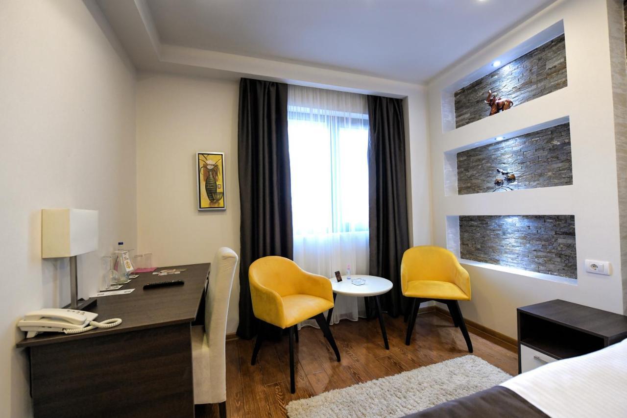 Garnet Hotel & Event Centar Ruma Exterior photo