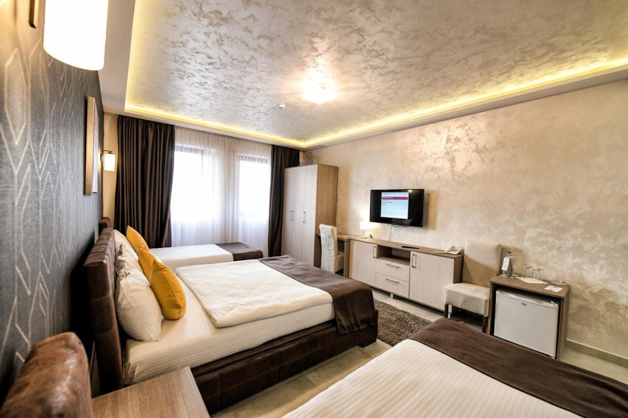 Garnet Hotel & Event Centar Ruma Exterior photo