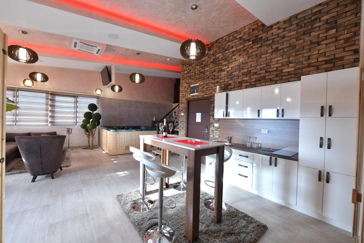 Garnet Hotel & Event Centar Ruma Exterior photo