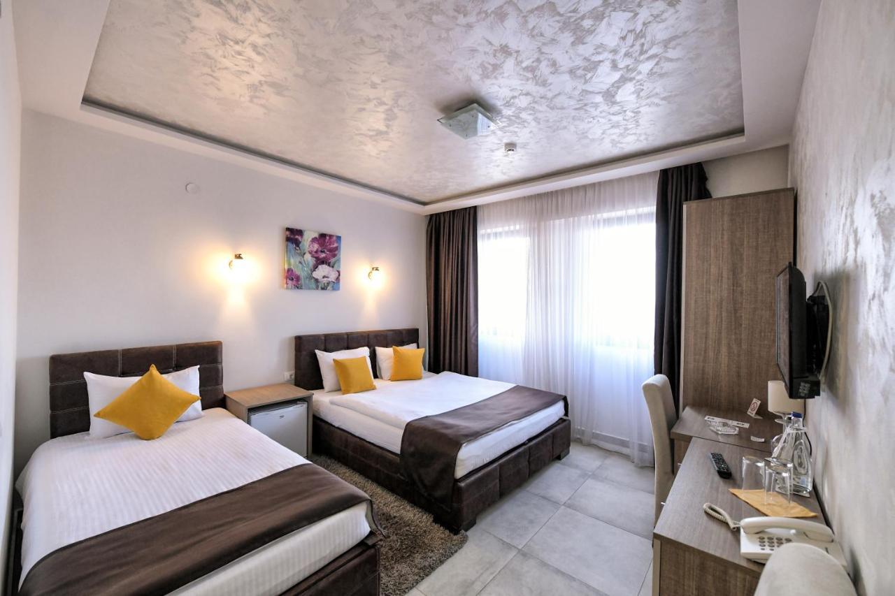 Garnet Hotel & Event Centar Ruma Exterior photo